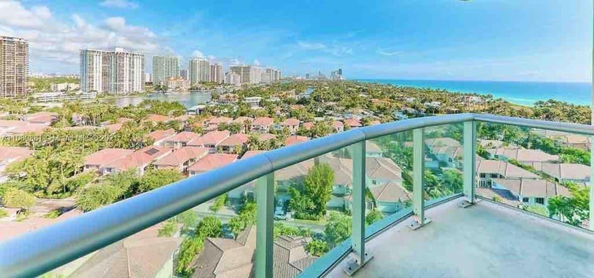 Appartamento Breathtaking Ocean View! 15Th Floor Miami Beach Esterno foto
