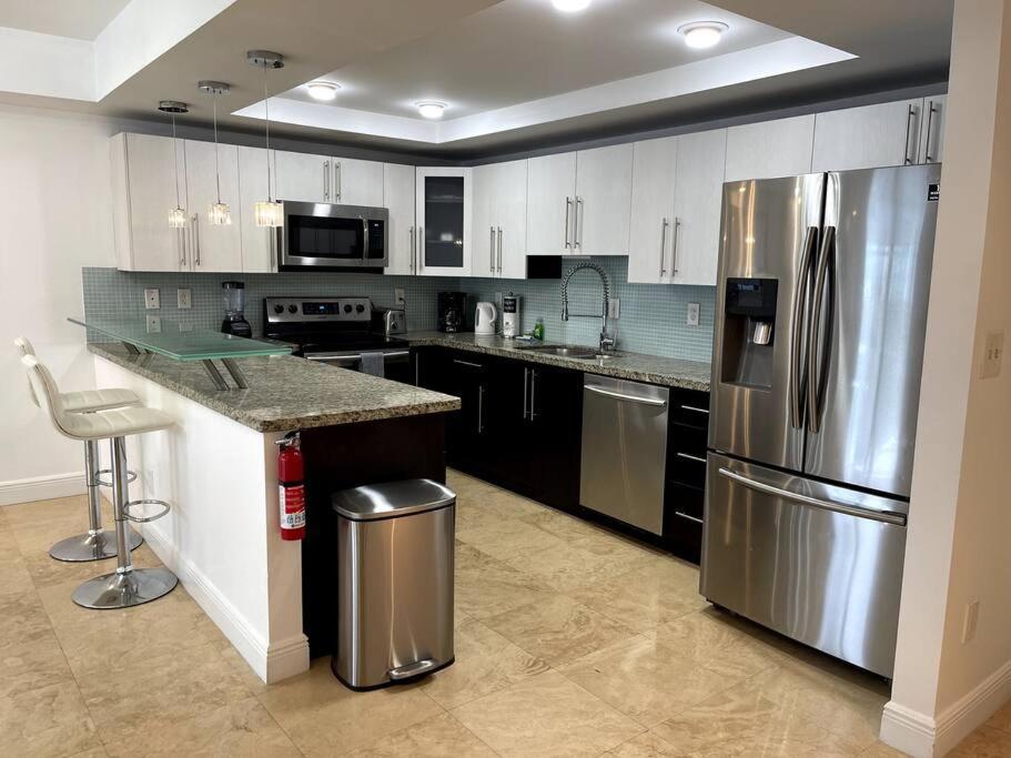 Appartamento Breathtaking Ocean View! 15Th Floor Miami Beach Esterno foto