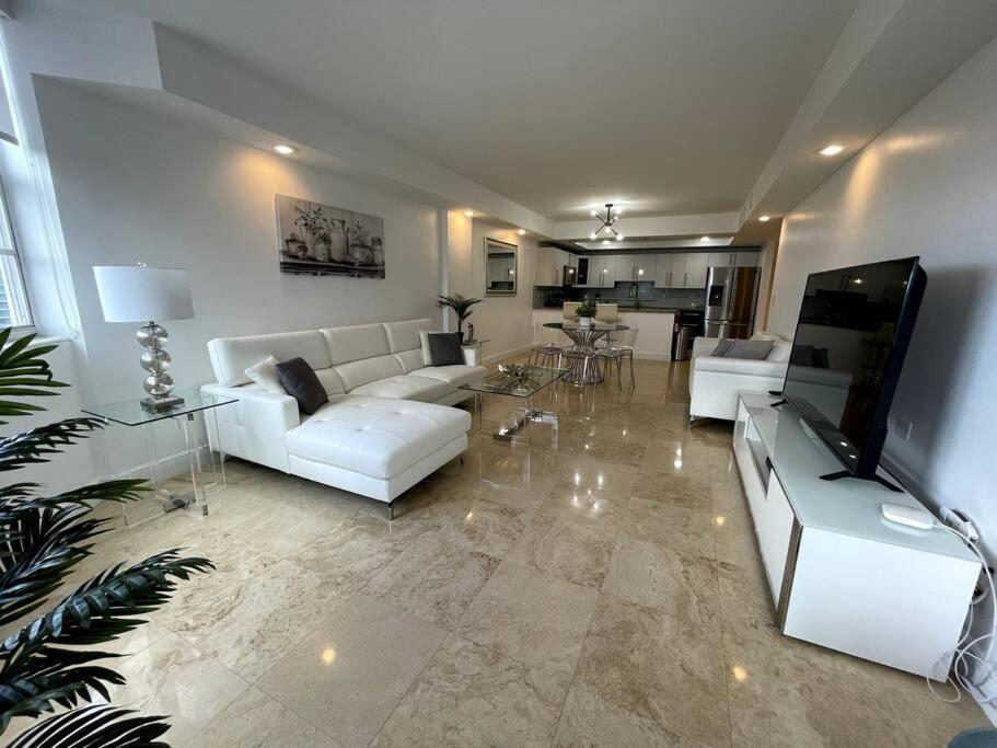 Appartamento Breathtaking Ocean View! 15Th Floor Miami Beach Esterno foto