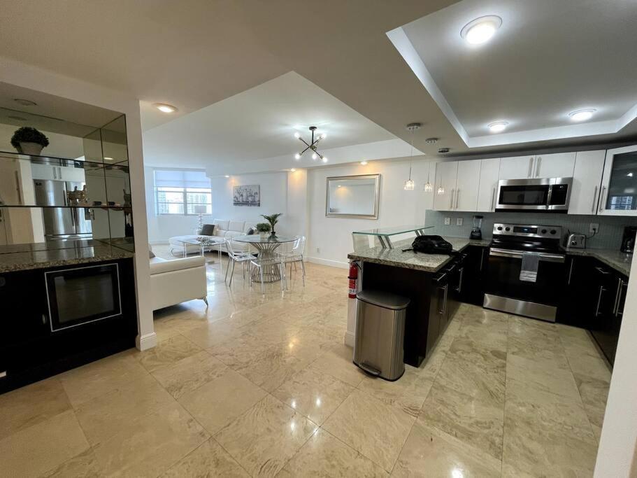 Appartamento Breathtaking Ocean View! 15Th Floor Miami Beach Esterno foto