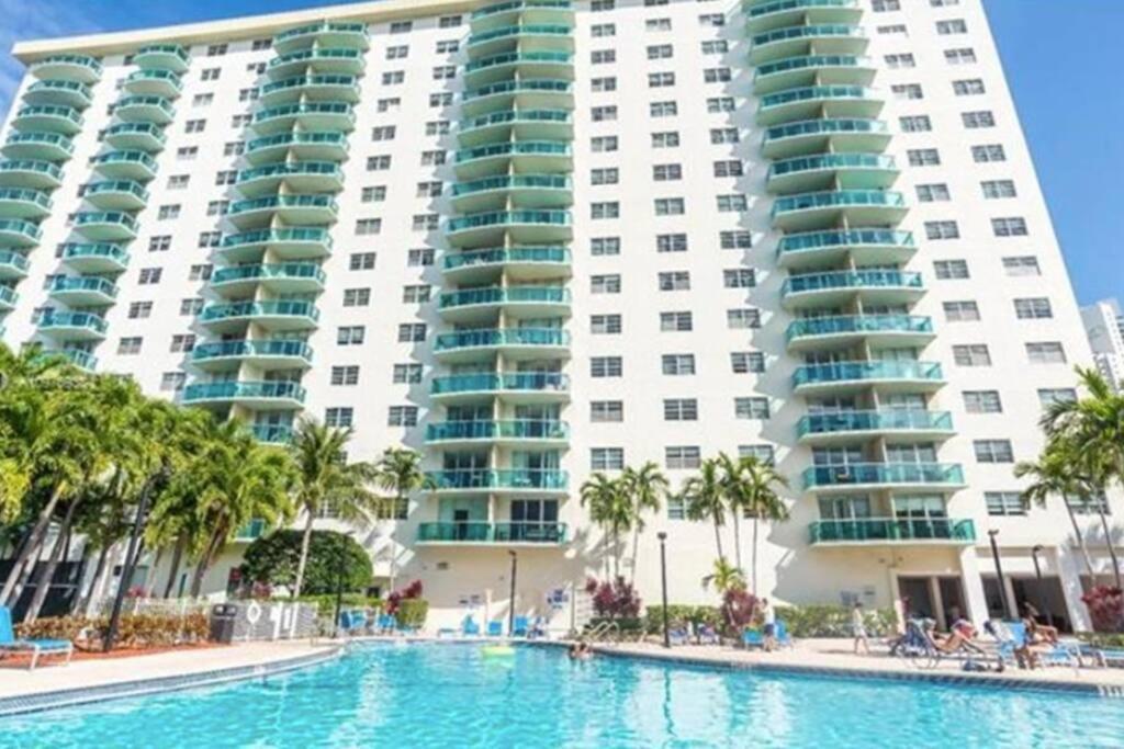 Appartamento Breathtaking Ocean View! 15Th Floor Miami Beach Esterno foto