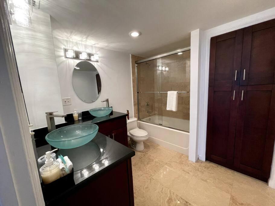 Appartamento Breathtaking Ocean View! 15Th Floor Miami Beach Esterno foto